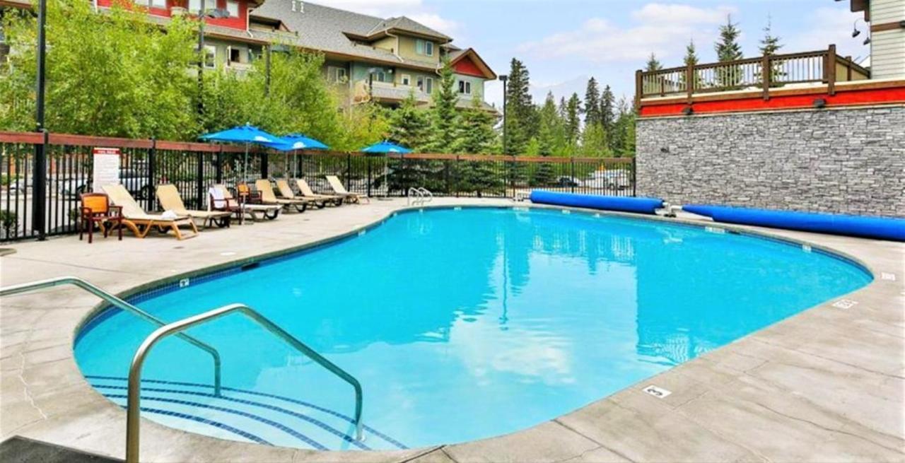 Renovated Condo, 2Br, 2Ba, Heated Pool, 3 Hot Tubs, Pets Welcome! Canmore Exterior photo